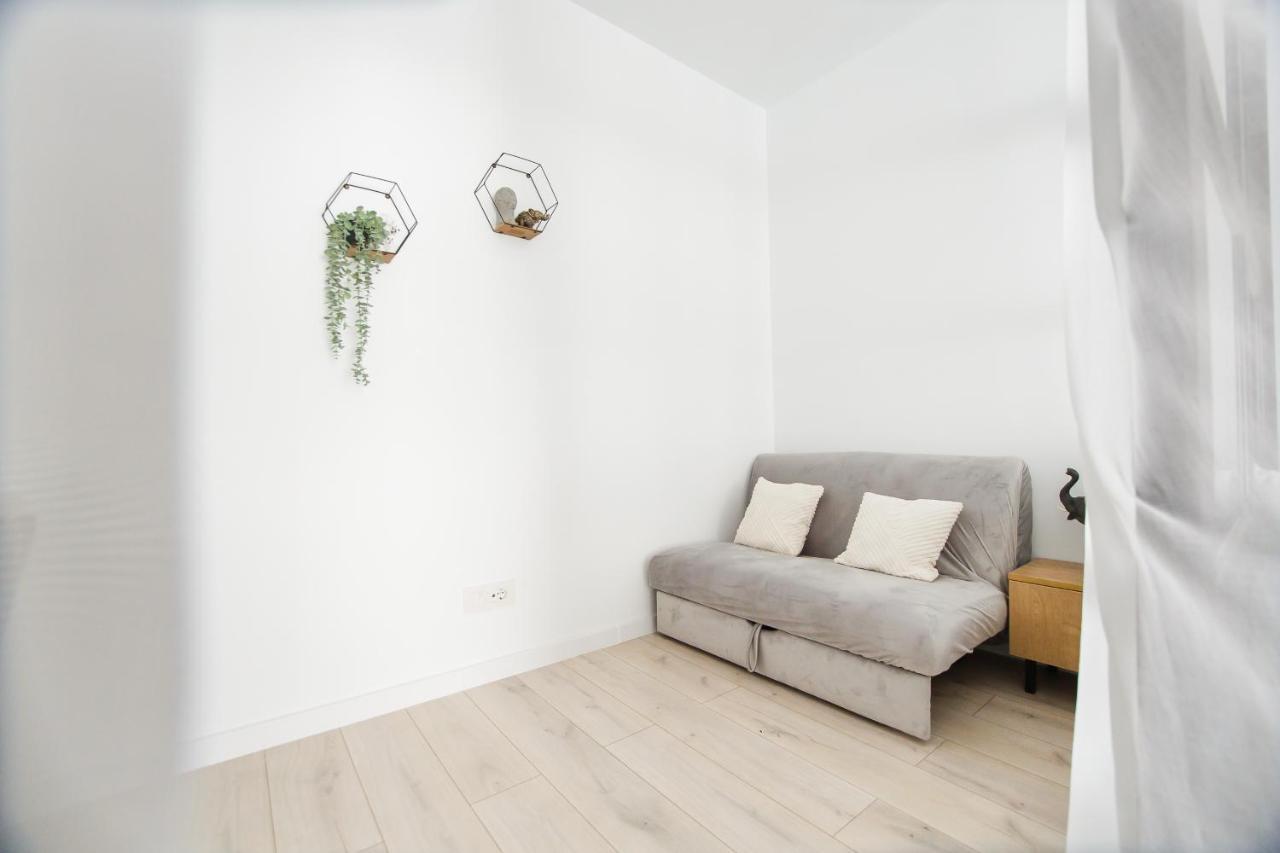 Monochrome Style Apartment