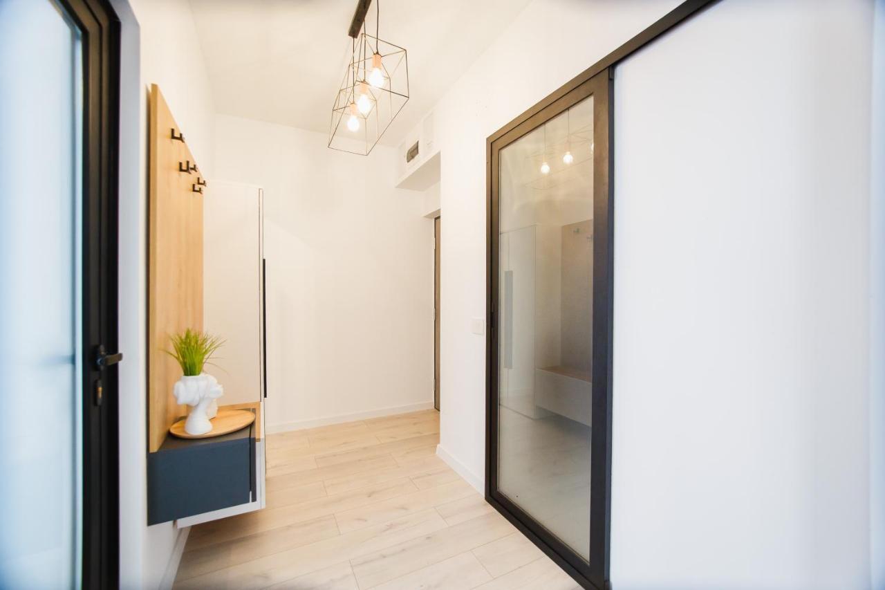 Monochrome Style Apartment *