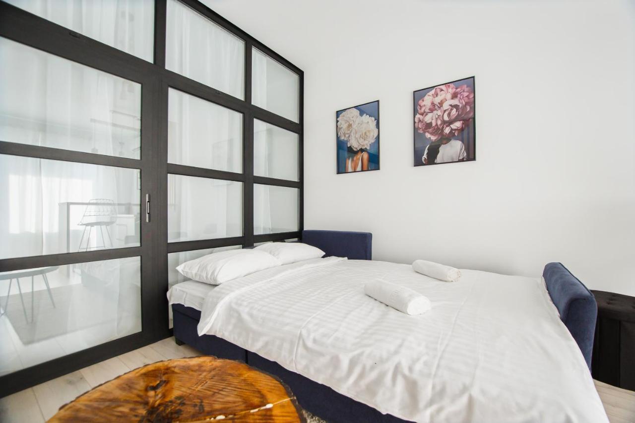 Monochrome Style Apartment