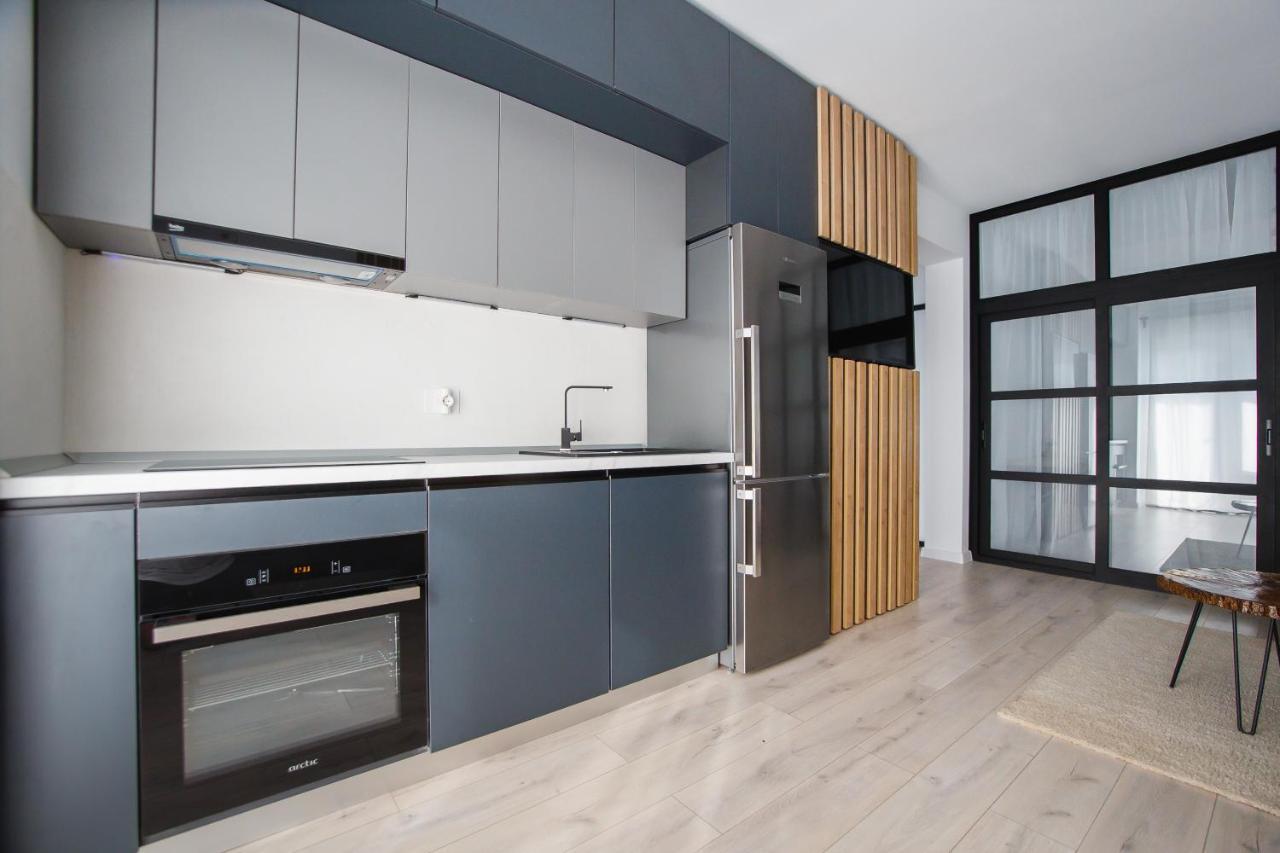 Monochrome Style Apartment *
